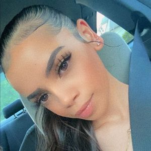 Meet your Posher, Liana